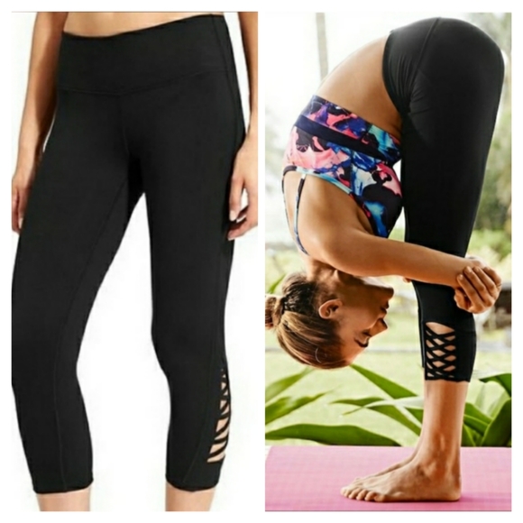 Athleta Pants - Athleta Mind Over Mat Lattice Capris Small